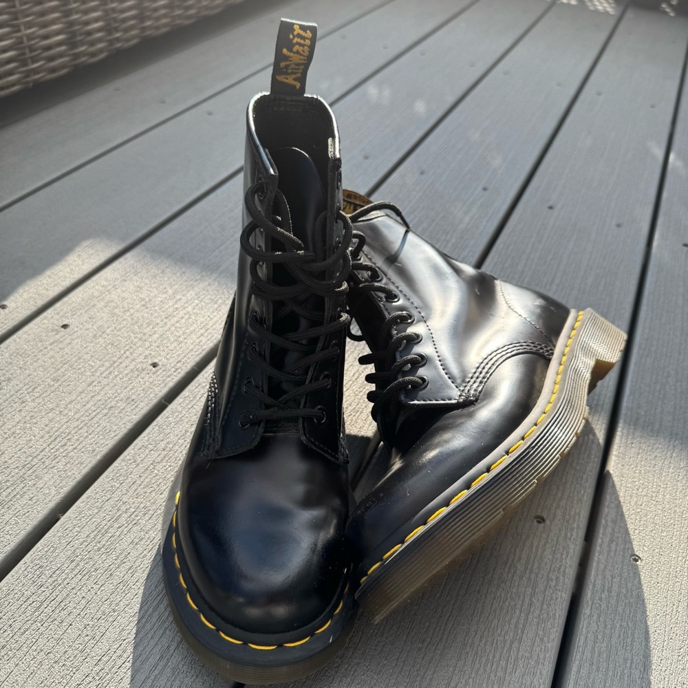 Doc Martens Women’s Smooth Leather Lace Up Boots - Picture 8 of 11